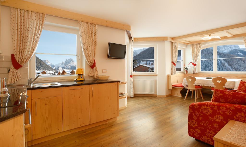 Apartments Antines Sëlva Kamer foto