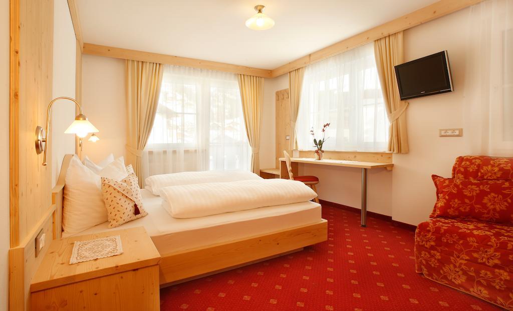 Apartments Antines Sëlva Kamer foto