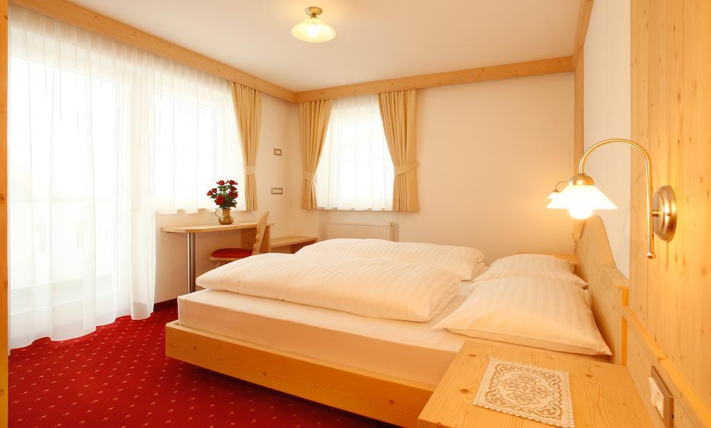 Apartments Antines Sëlva Kamer foto