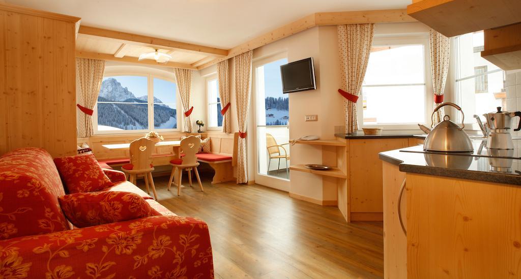 Apartments Antines Sëlva Kamer foto